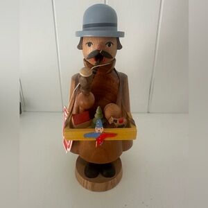 Erzgebirge Getman smoking man with toy tray: 7” high.